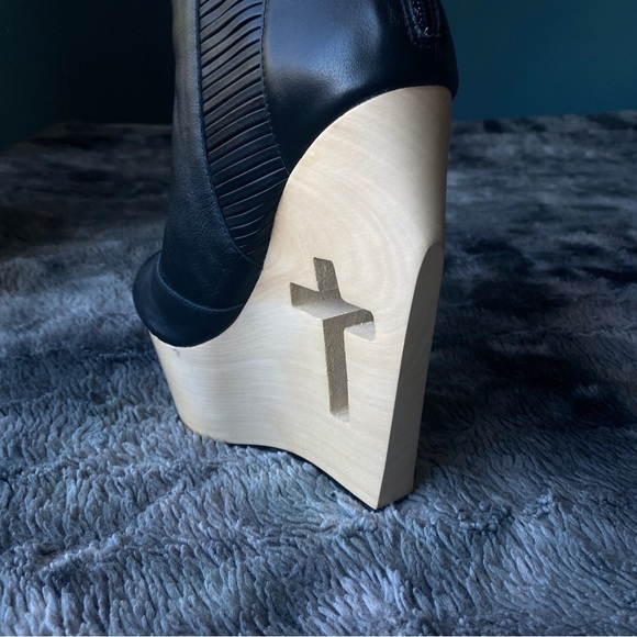 Grey City Slash Wood Cutout Wedges